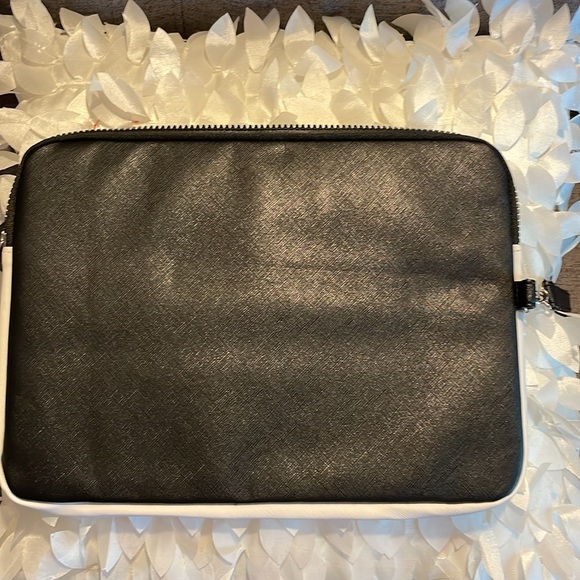 SCBM X KAKAO FRIENDS Laptop Sleeve - Picture 3 of 4